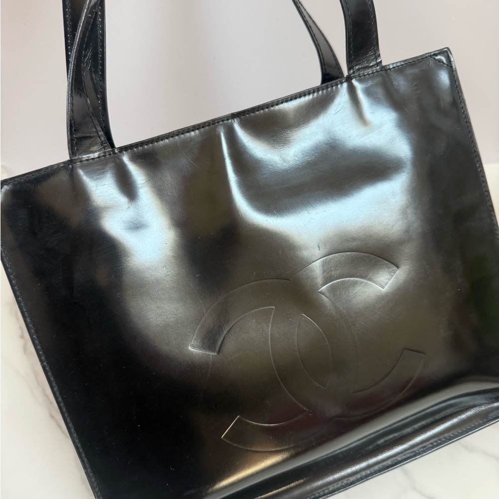 CHANEL Black Patent Leather CC Embossed Tote